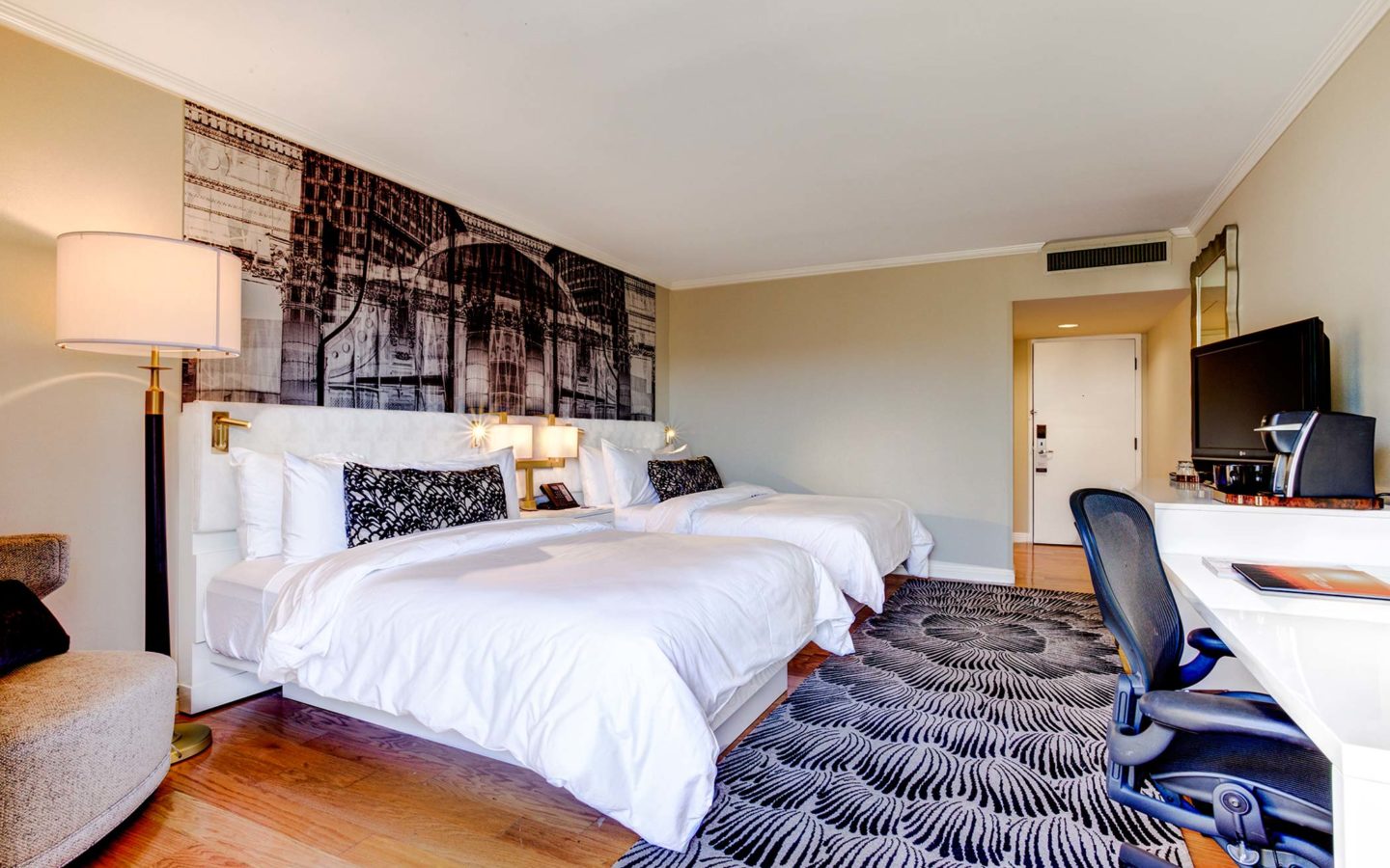 Queen Room at Avenue of the Arts Costa Mesa