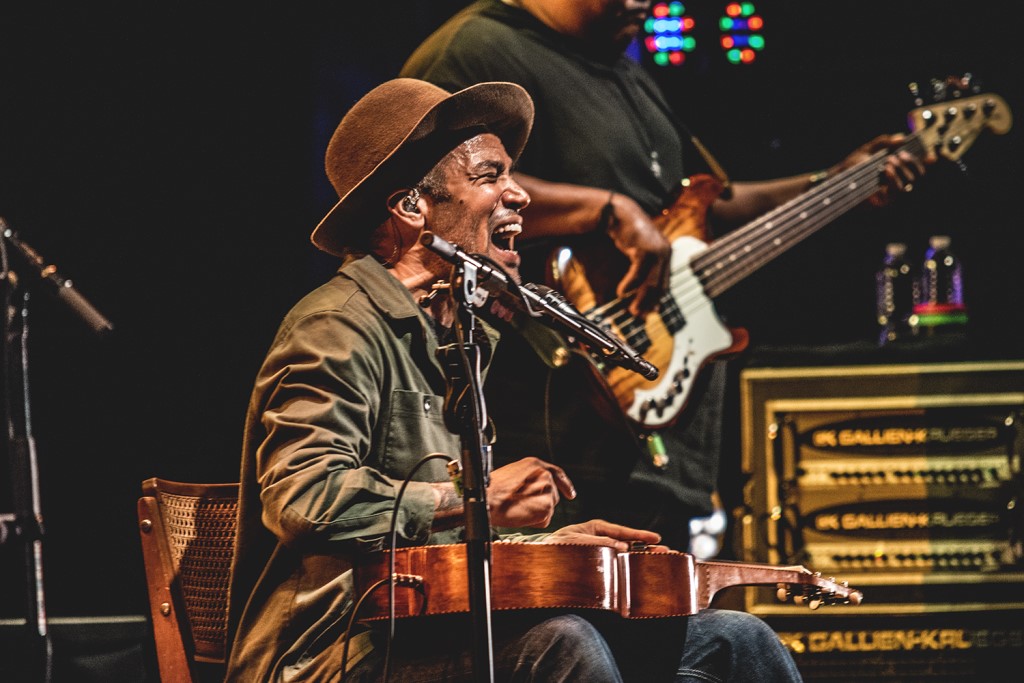 Ben Harper playing guitar