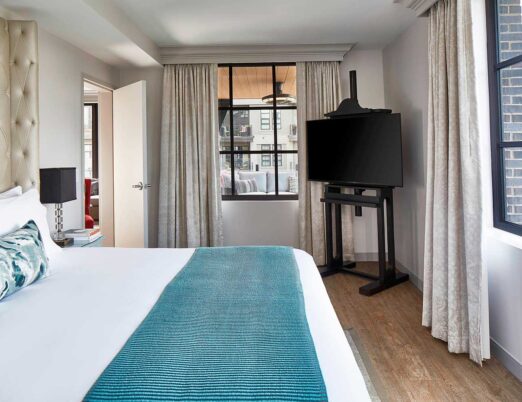 Settle in for a good night's rest after your eventful day in Chattanooga inspired by a plush king bed, a cozy duvet and soft pillows in our Riverfront King Suite.