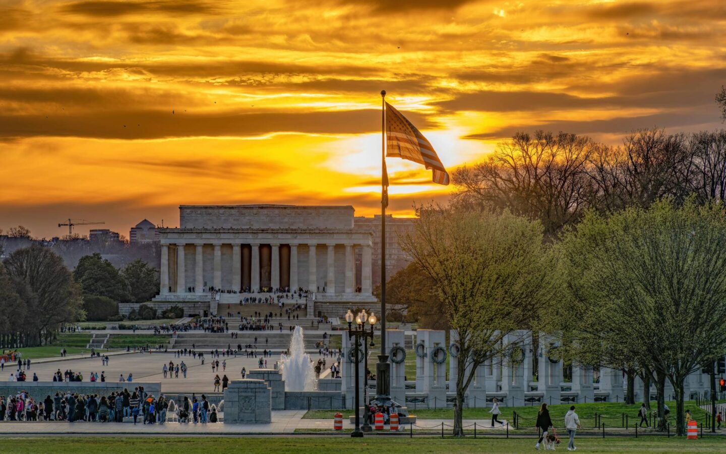 lincoln memorial at sunset