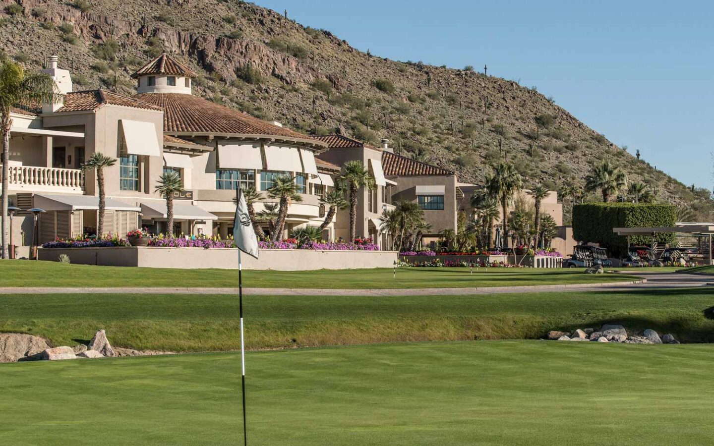 19th hole restaurant exterior next to golf course